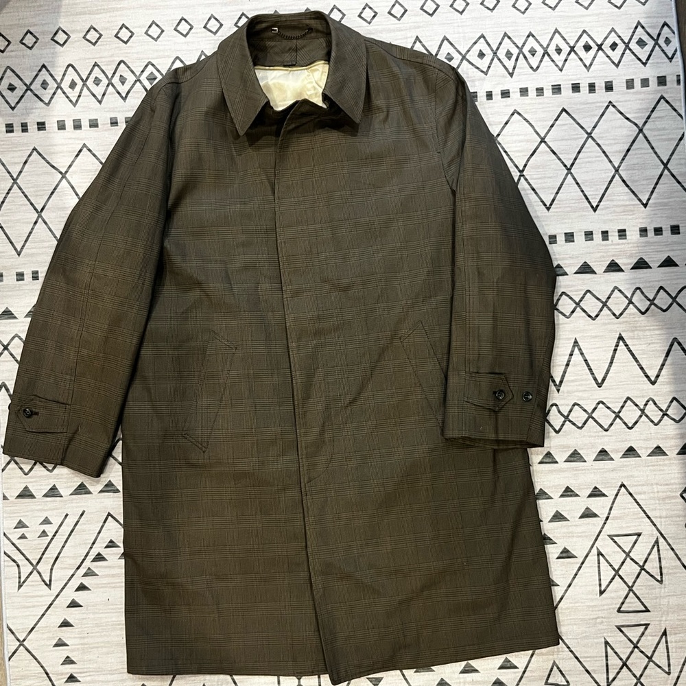 Reversible water-repellent trench coat